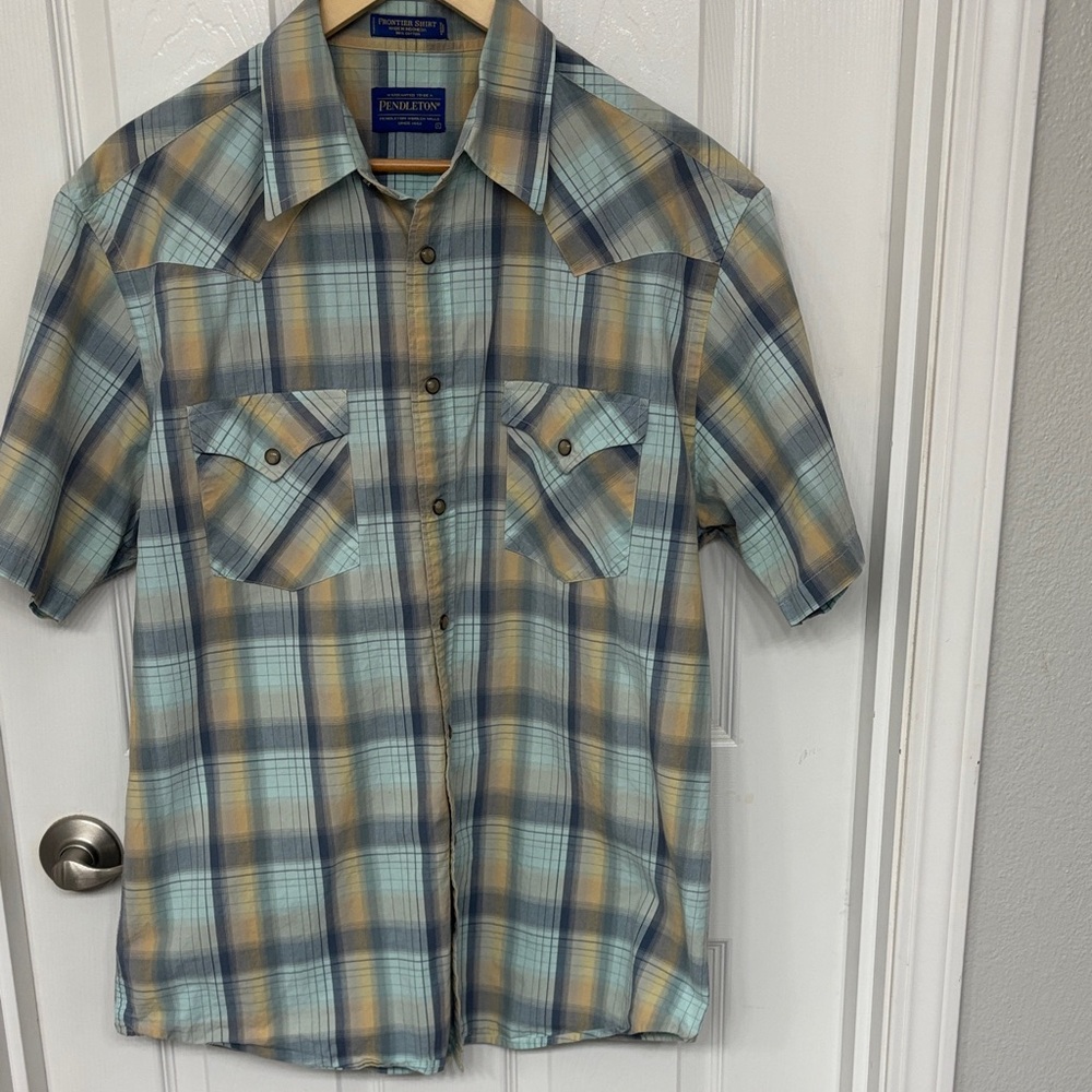 Pendleton Men's Short Sleeve Frontier, Western-inspired snap-front shirt. Large